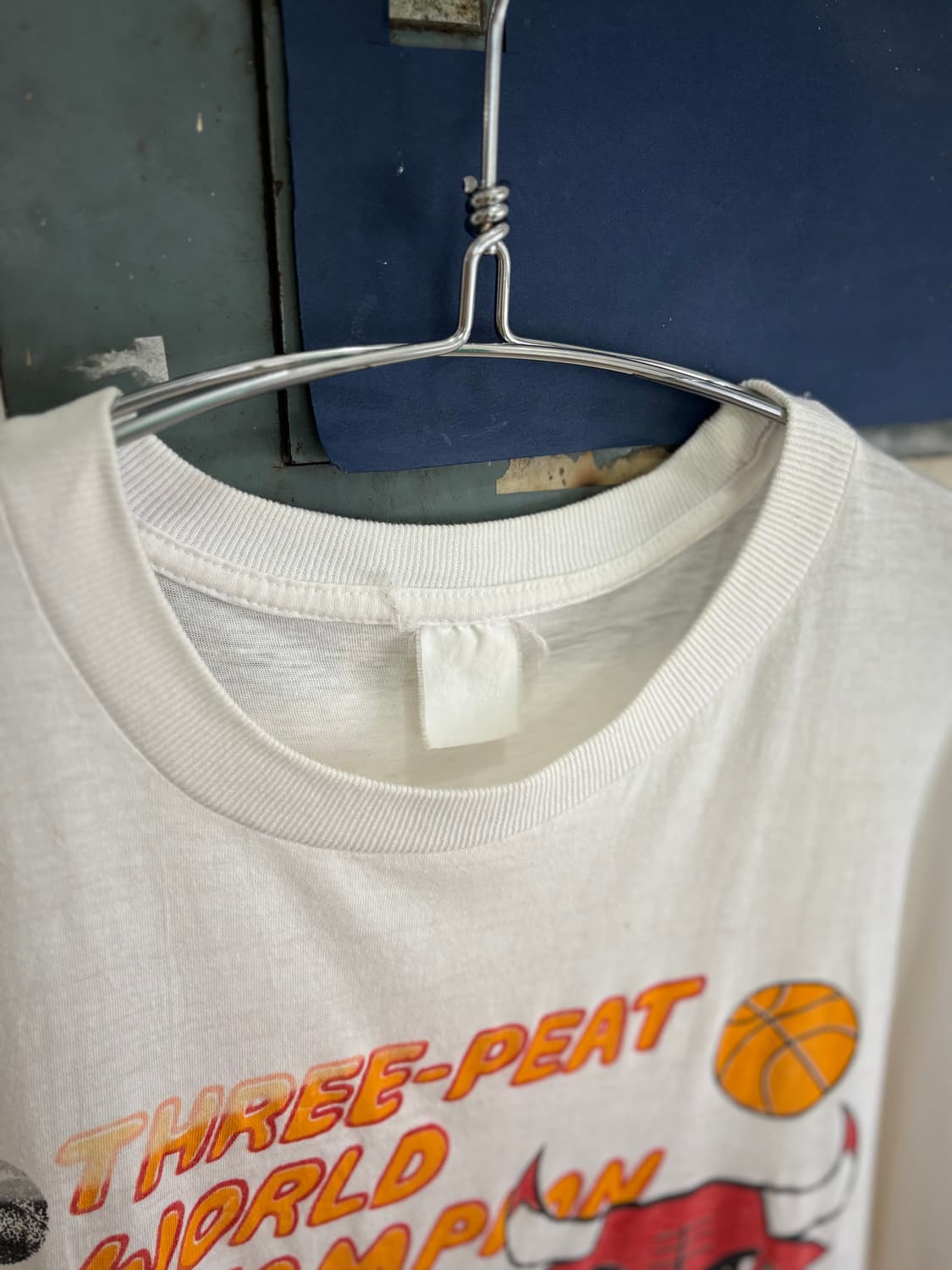 90s Chicago Bulls M.J 3 Peat Bootleg Tee 상품이미지2