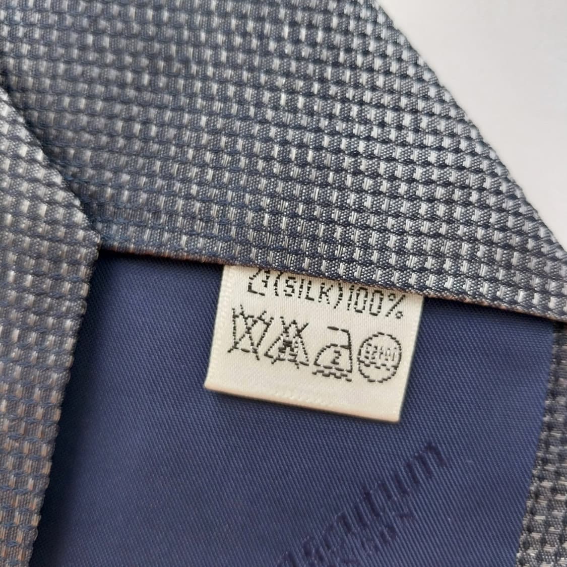 아쿠아스큐텀 실크 네이비 패턴 넥타이 9.6cm A+등급 K2374
 상품이미지10