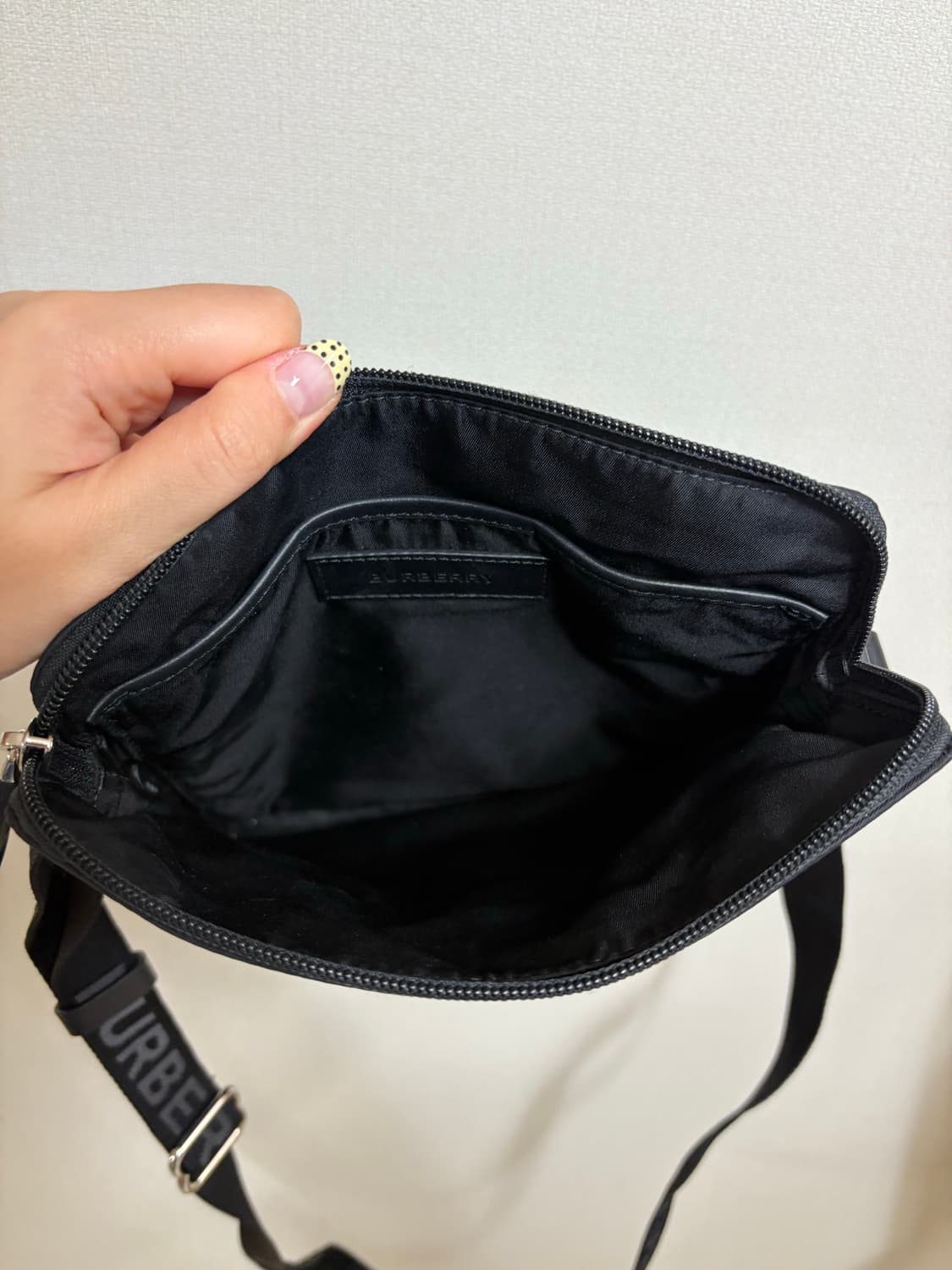 버버리 burberry 크로스 백 블랙 상품이미지3