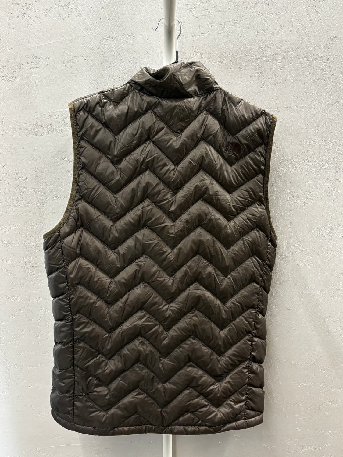 노스페이스 쉐브론 퀼팅 패딩조끼 L 상품이미지8