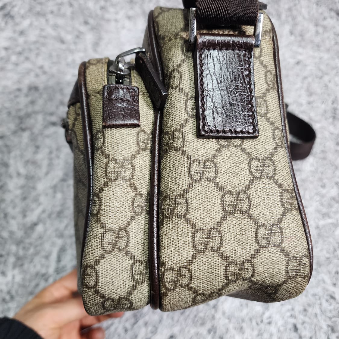 구찌 GG PVC 트리밍 메신저 크로스백 상품이미지5