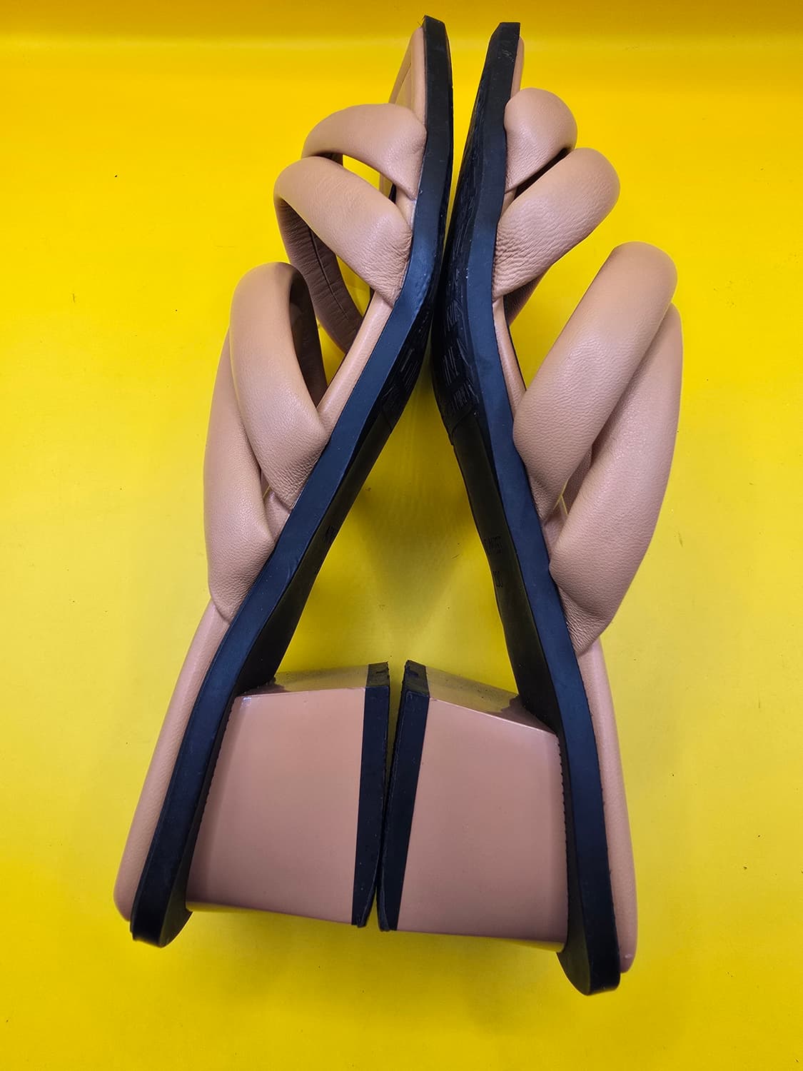 나인웨스트 패딩 스트랩 슬리퍼 230 / 굽5cm 상품이미지4