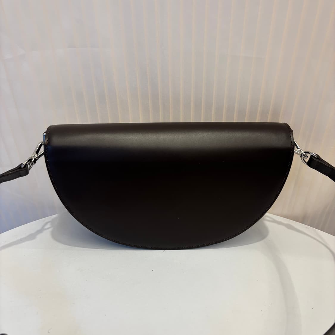 정품 아워리스트 크로스백    상품이미지7