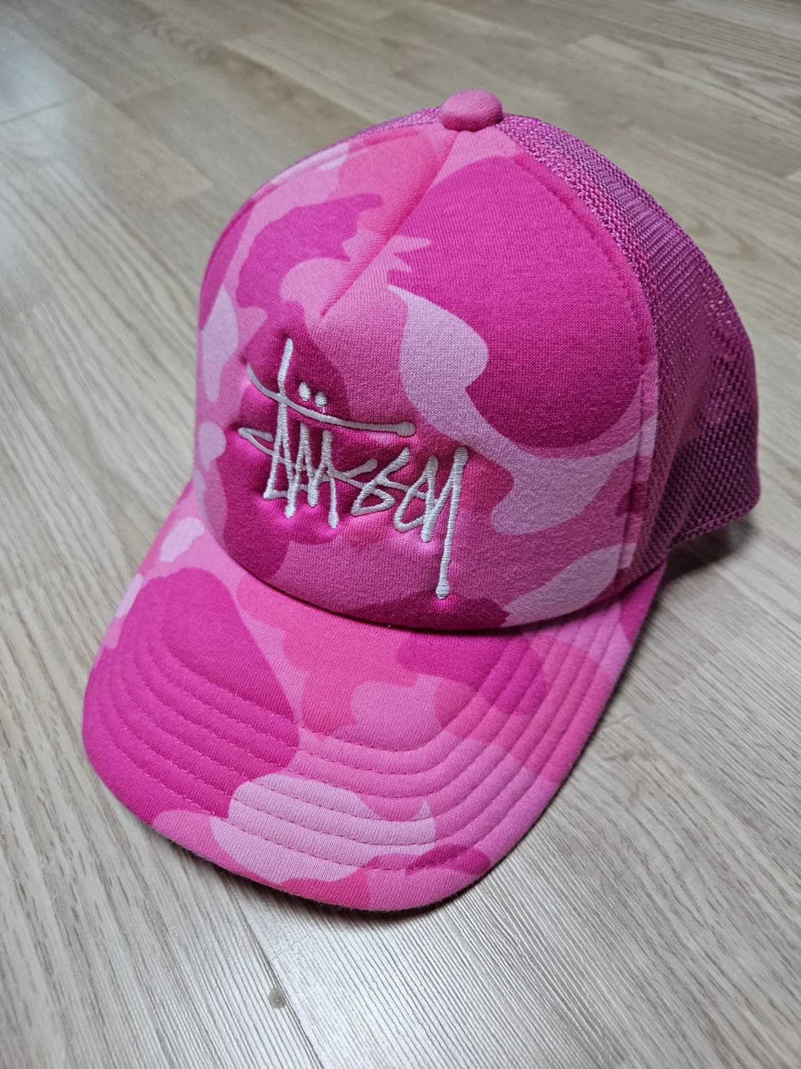 베이프 x 스투시 트러커캡 핑크 상품이미지1