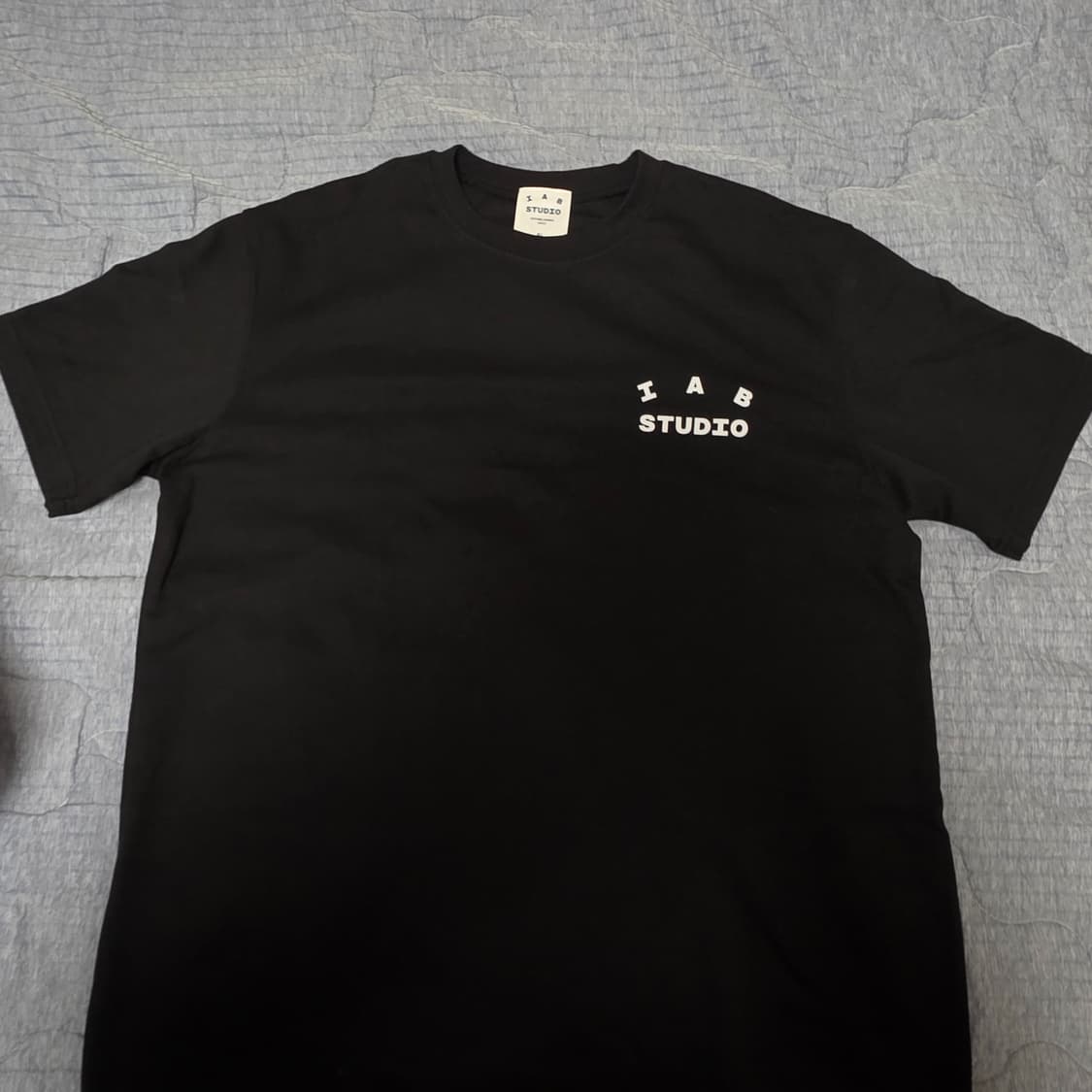 iab 아이앱 스튜디오 10주년 티셔츠 블랙 상품이미지2