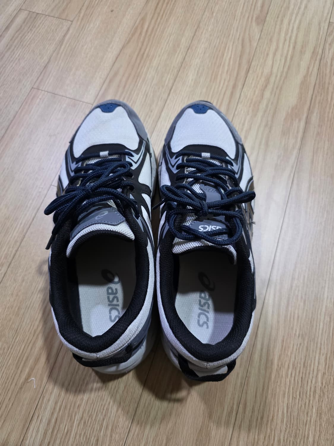 아식스 젤 벤쳐 6 화이트 블랙 색상 등산화 270 상품이미지4