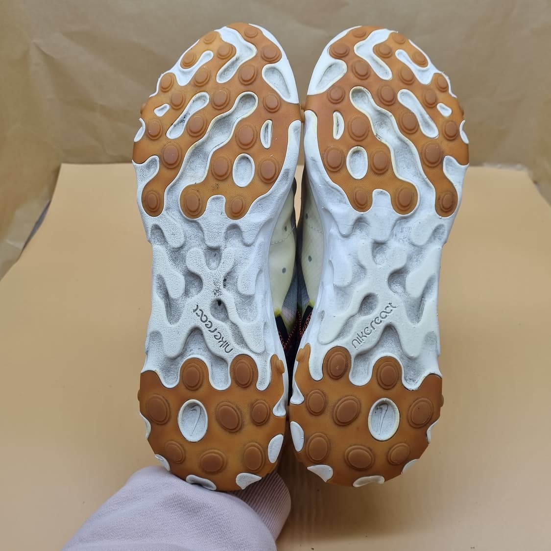 나이키 리액트 엘리먼트 87 남성운동화260  상품이미지3