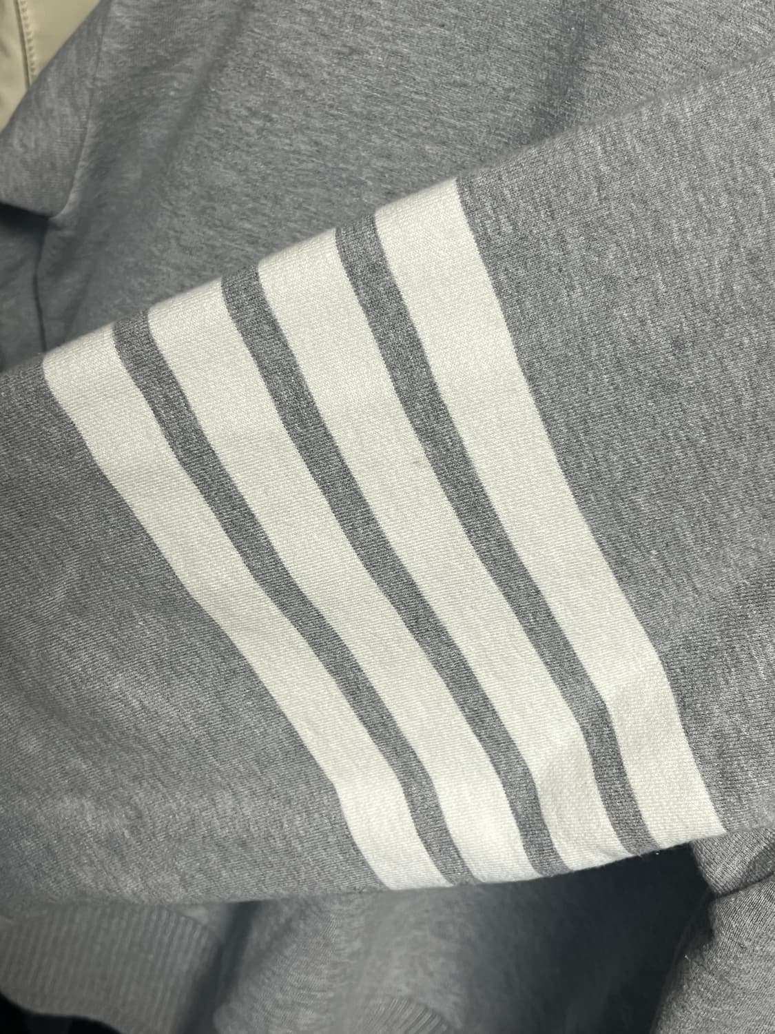 (백화점판) 톰브라운 사선완장 맨투맨 그레이 4사이즈 상품이미지4