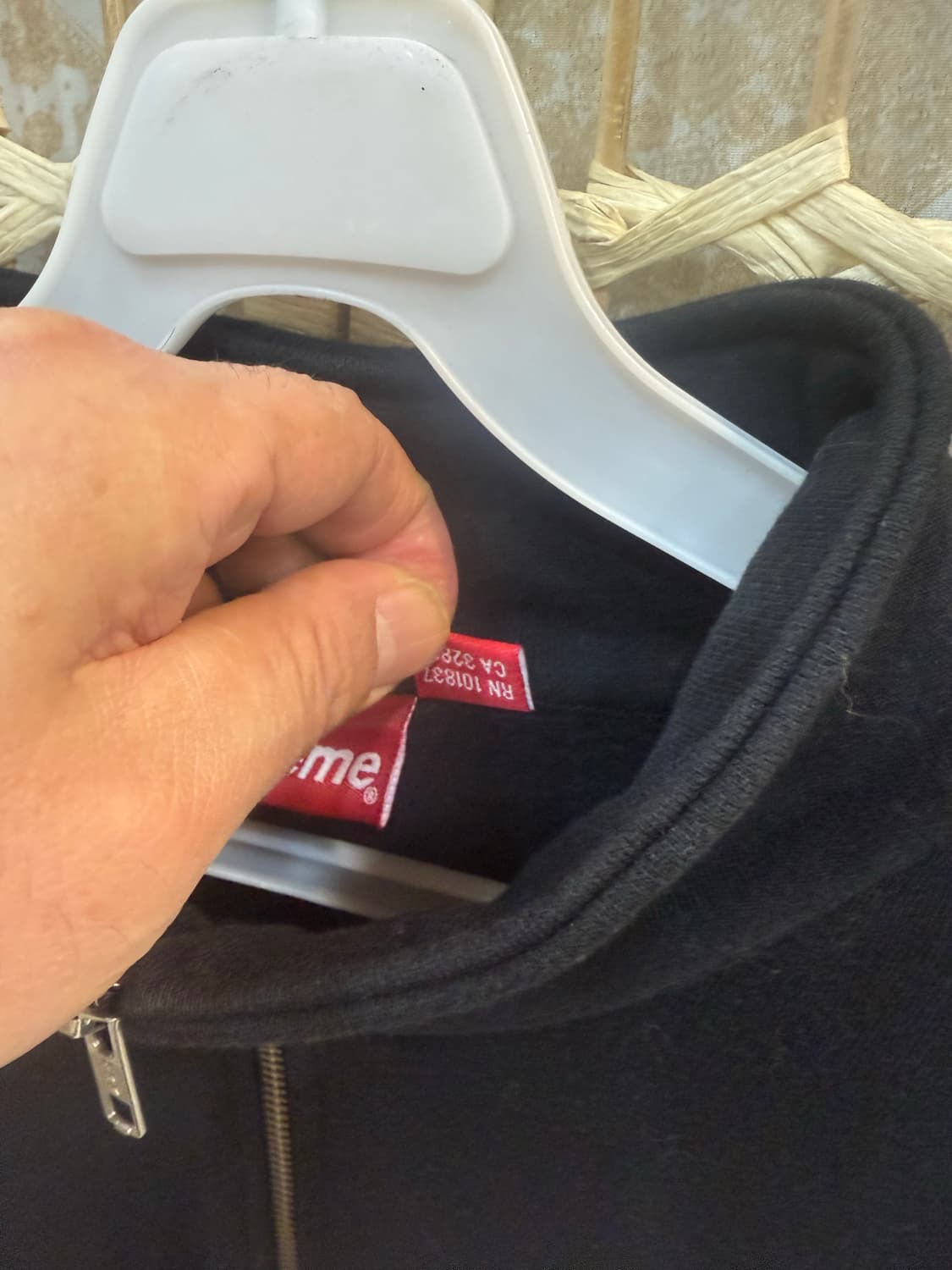 100 정품 슈프림 반집업 팝니다 상품이미지4