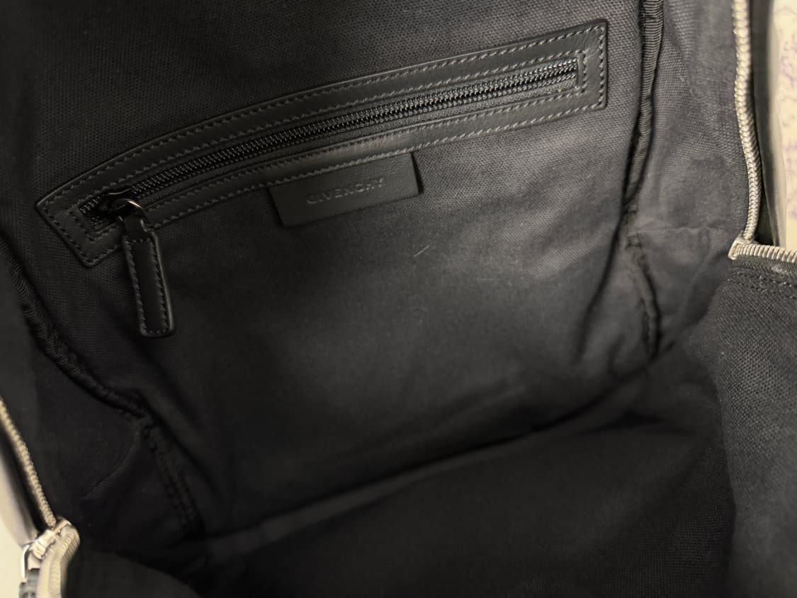 지방시 크로스 스터드 레더 백팩 상품이미지8