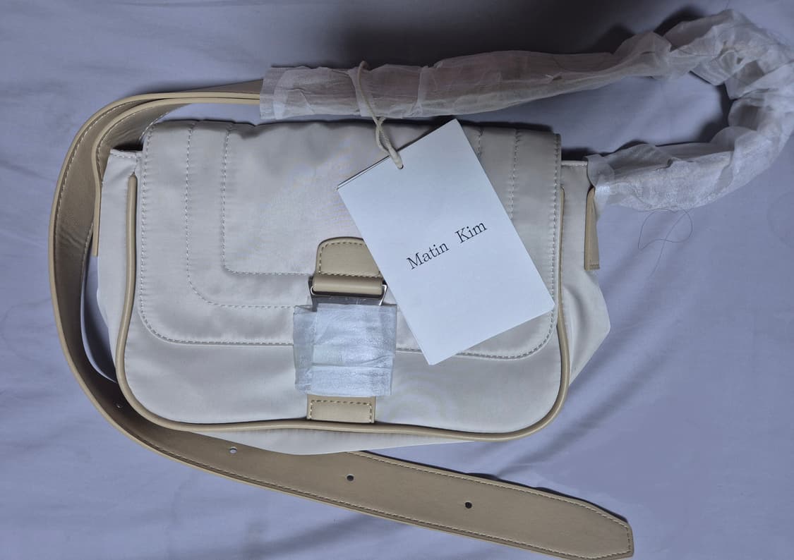 (새상품) 마뗑킴 미니 버클백 화이트 상품이미지1