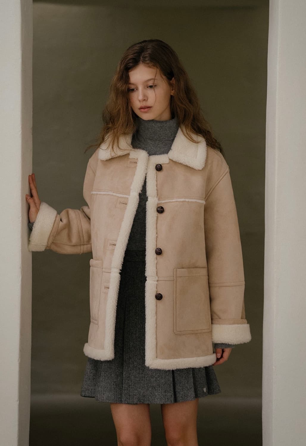 틸아이다이 울시어링 스웨이드 무스탕 코트 베이지 상품이미지2