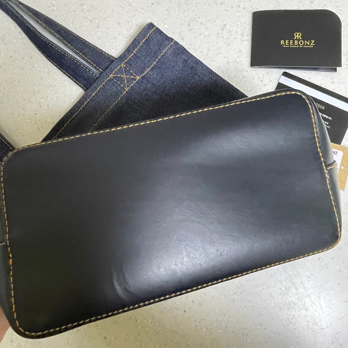 아페쎄 악셀 스몰 토트백 네이비 상품이미지3