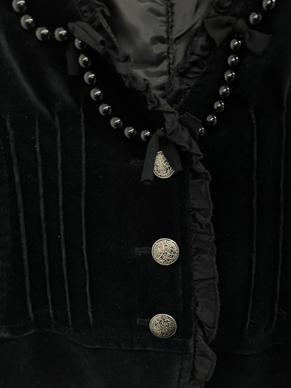 고딕 벨벳 비즈 절개 디테일 자켓 상품이미지10