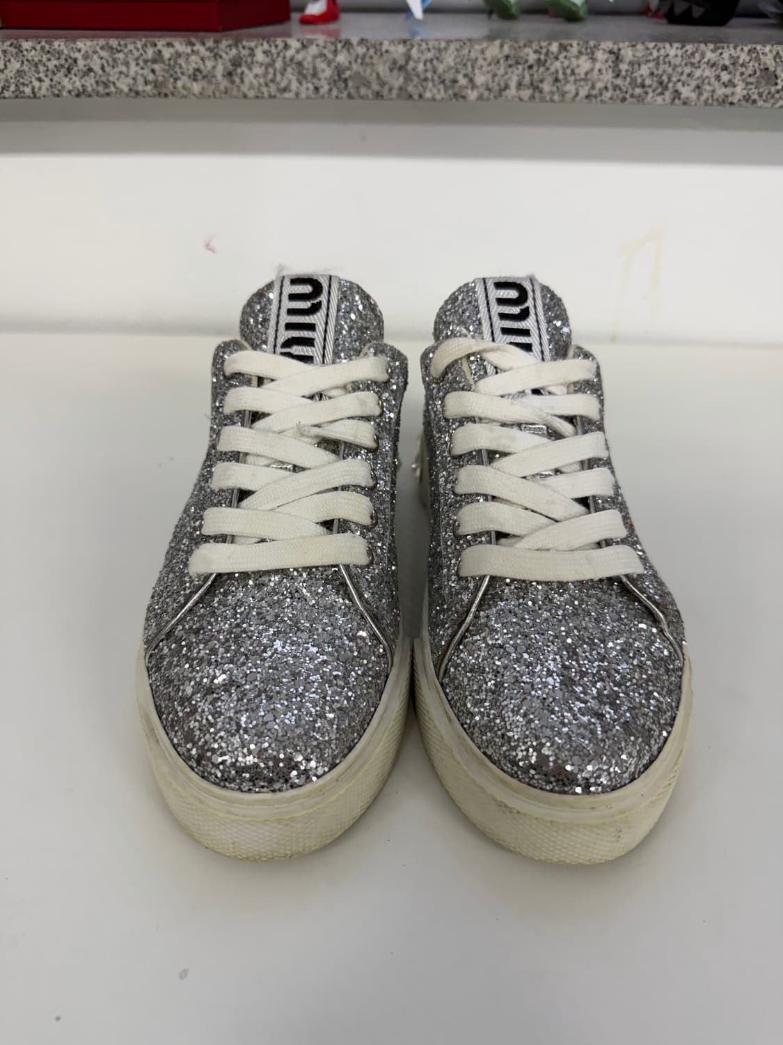 정품) 미우미우 실버 글리터 스니커즈 37  상품이미지1
