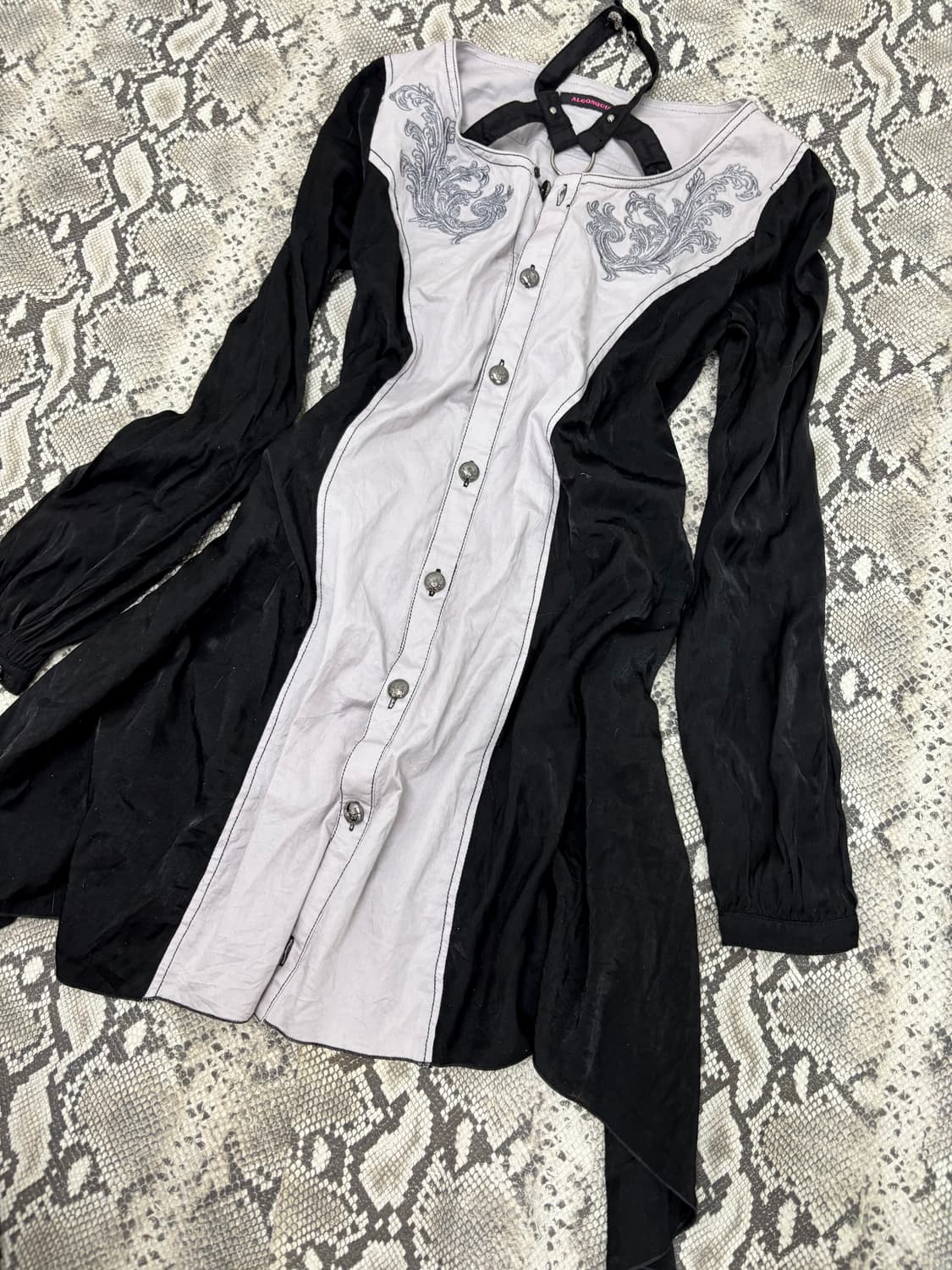“Algonquins” 00’s Gothic Print Long Shir 상품이미지8