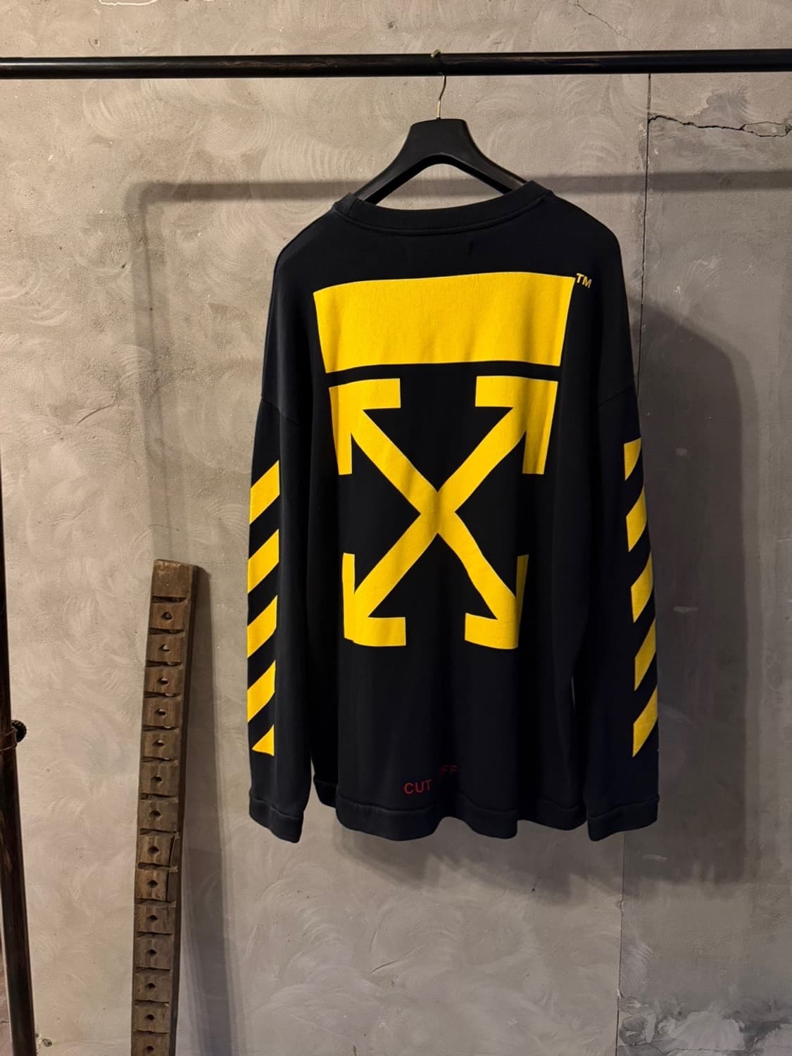 오프화이트 스웻셔츠 남성100 상품이미지10