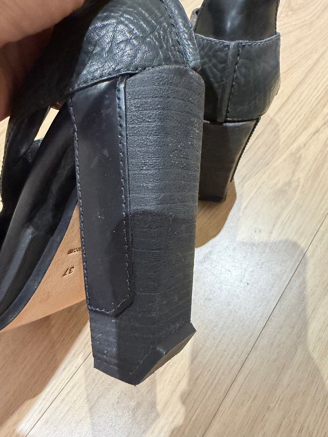 알렉산더왕 가죽 x스트랩 샌들 상품이미지6