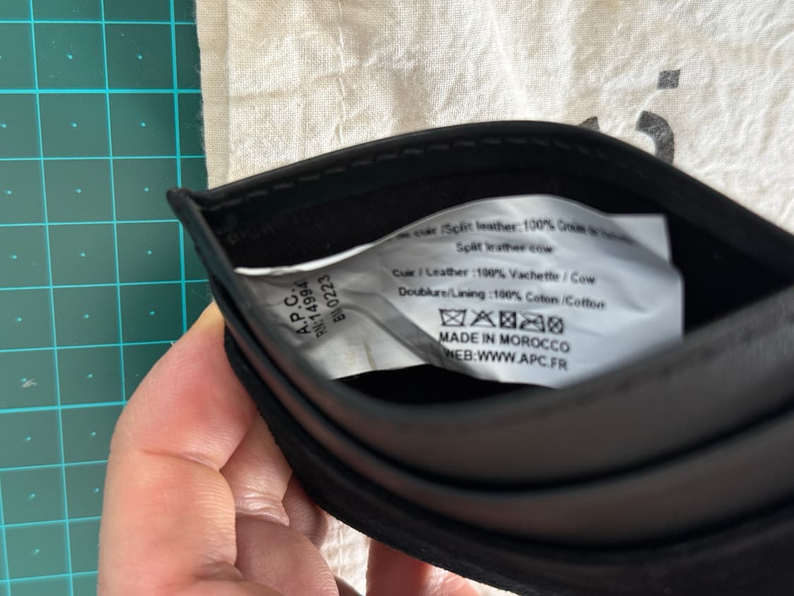 A.P.C. 아페쎄 블랙 카드지갑 (스웨이드) 상품이미지4