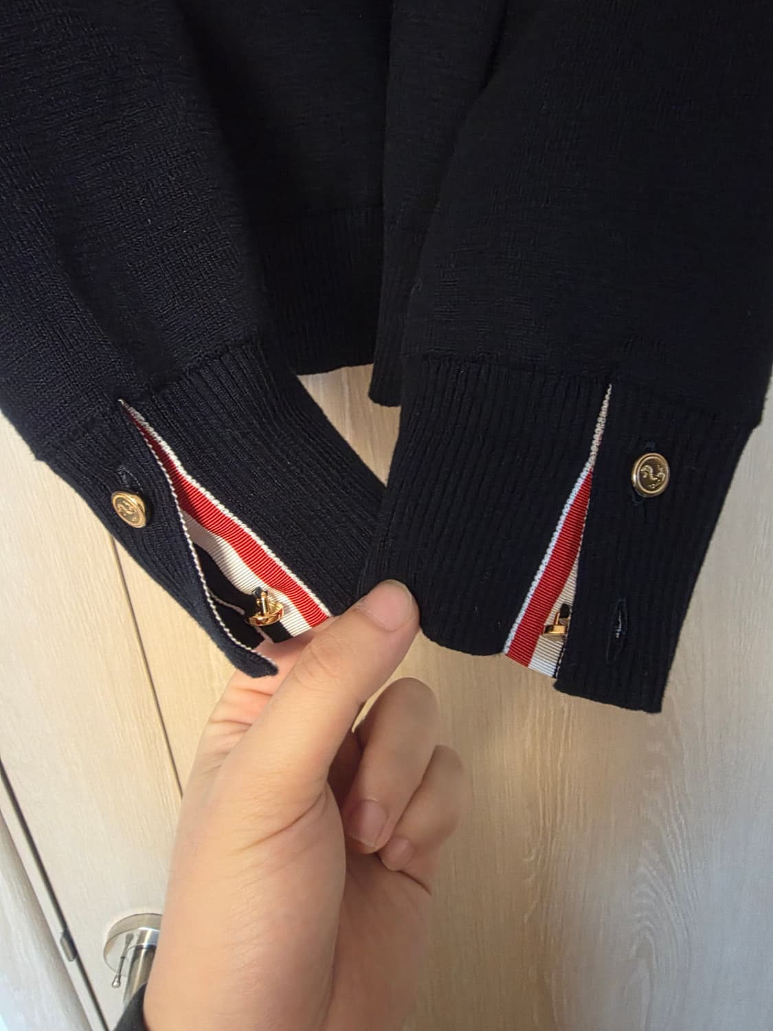 [25년식] 톰브라운 밀라노스티치 금장 니트 3사이즈 상품이미지3