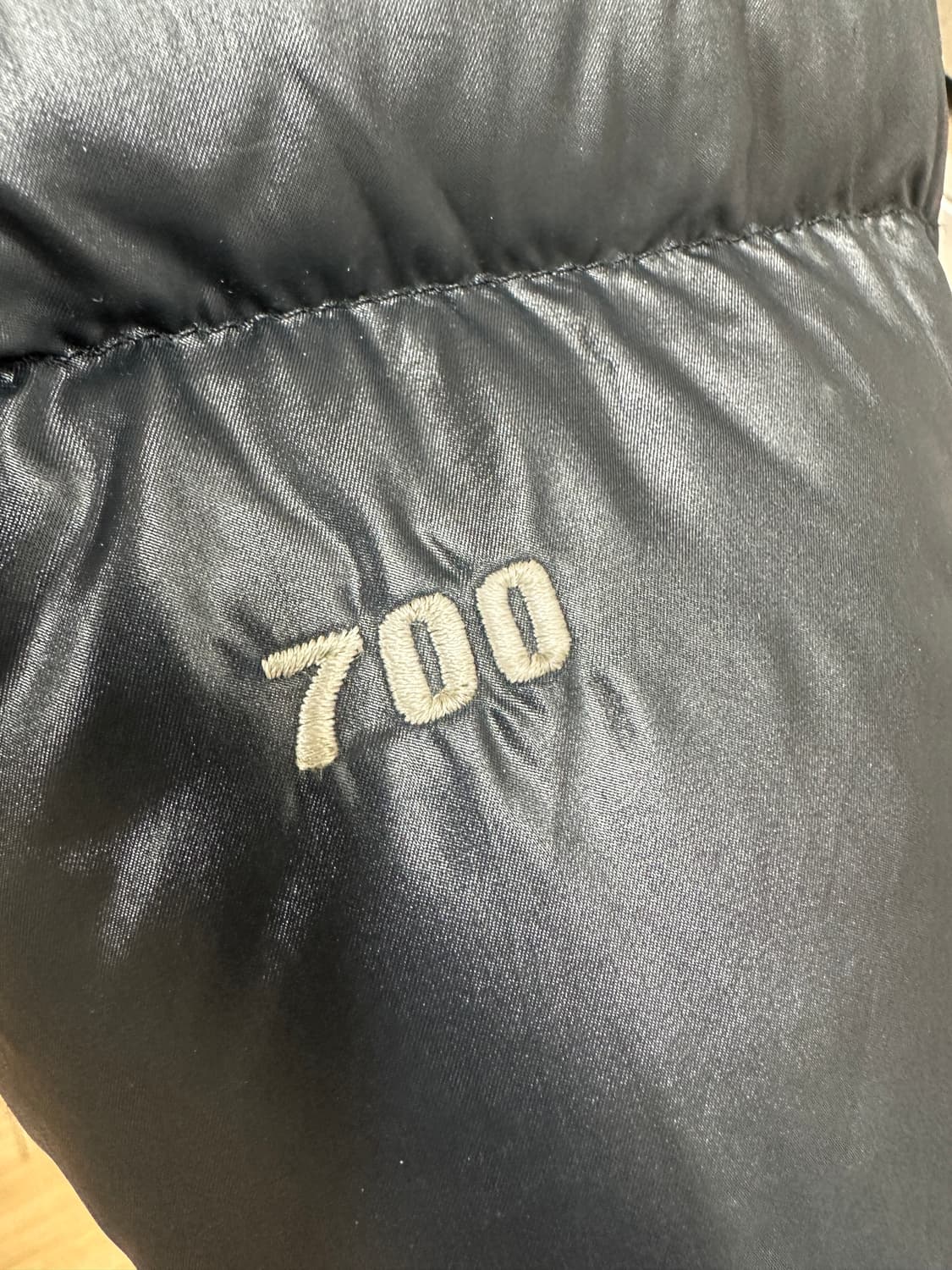 노스페이스 유광 눕시 700다운 패딩 상품이미지3