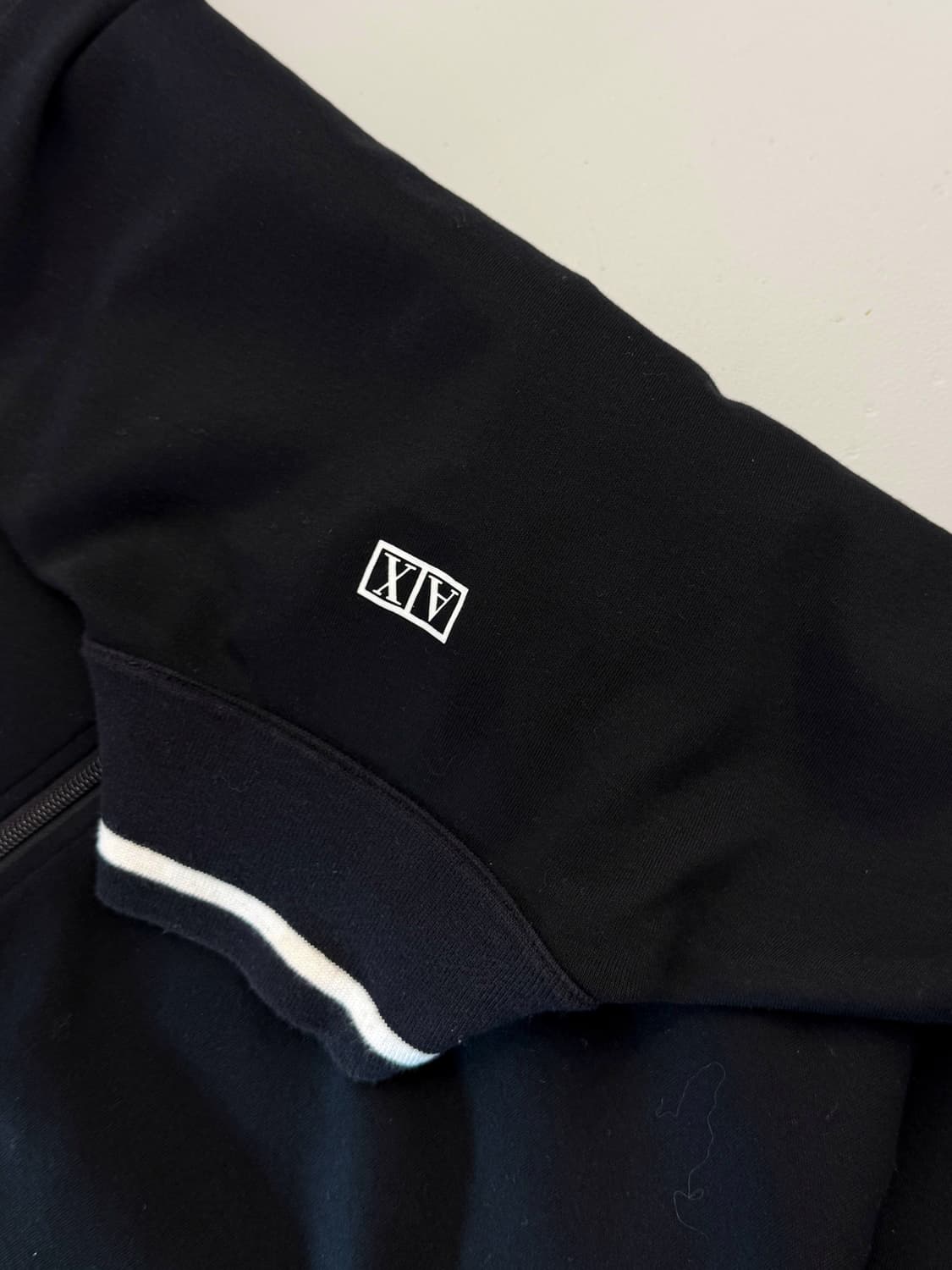 알마니 익스체인지 루즈핏 블랙 미니멀 트랙 집업 상품이미지4