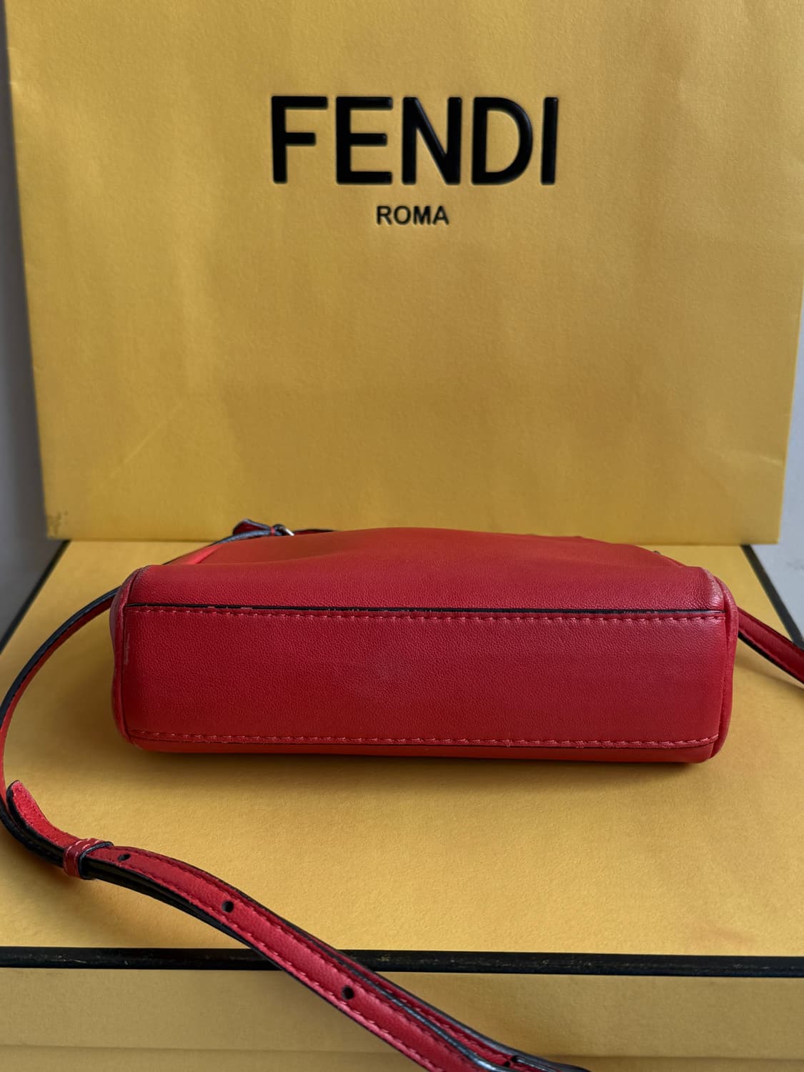 [정품+풀박+영수증] 펜디 마이크로 피카부백 오렌지 나파레더 상품이미지4