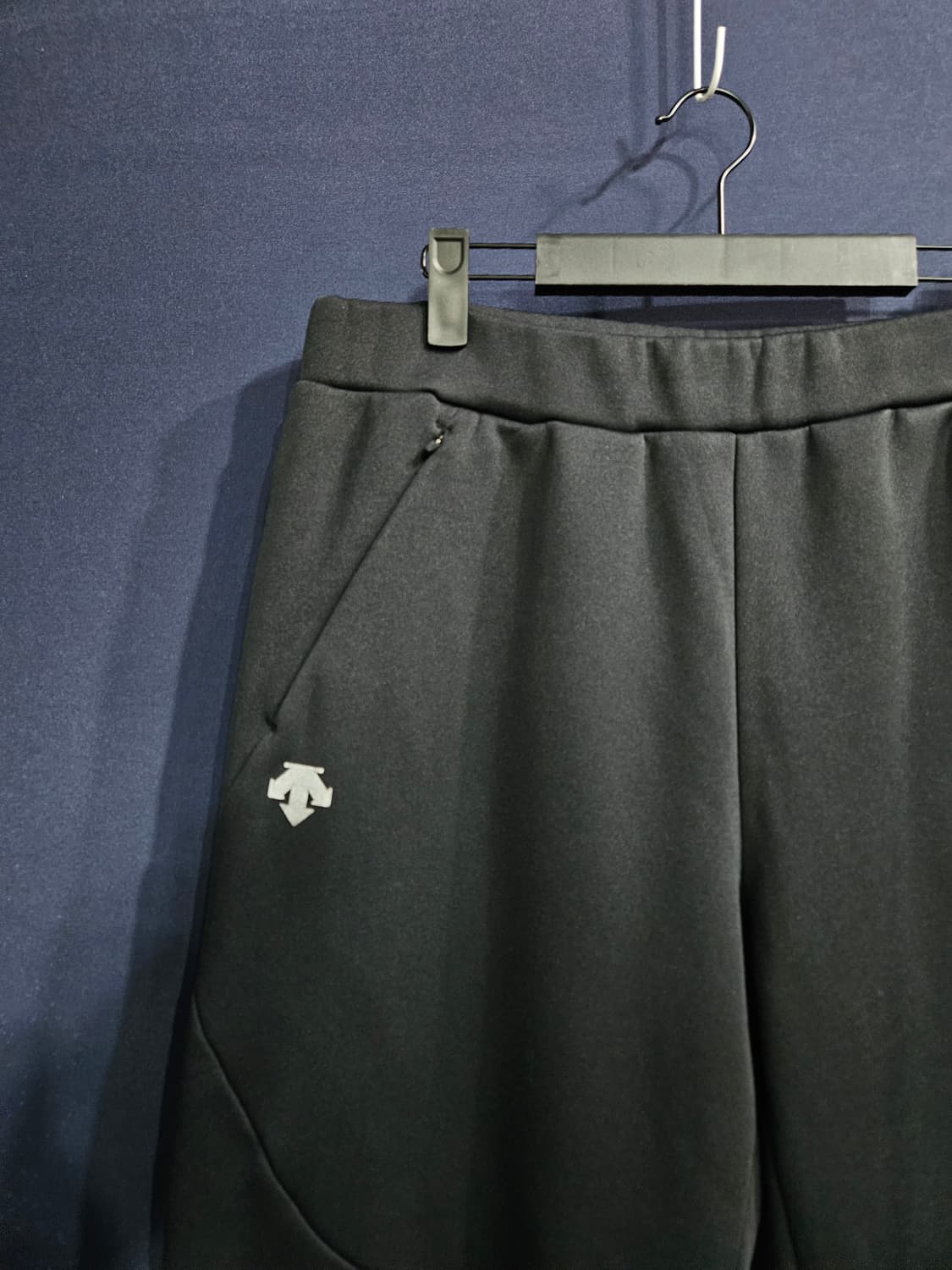 데상트 블랙 남성 슬림핏 허리 32~34 기모 밴드팬츠  상품이미지4