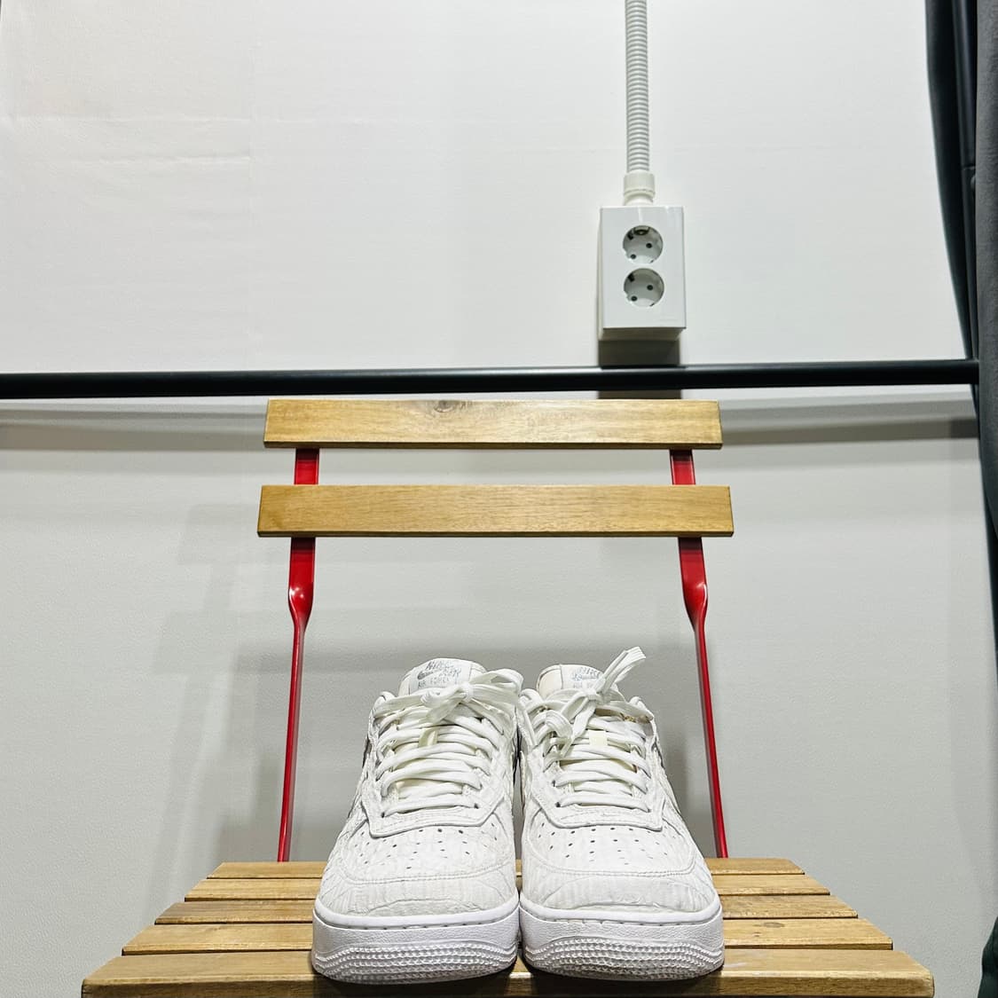 250) 나이키 운동화 남녀공용 신발 에어포스1 07 크로커다일 화이트 상품이미지2