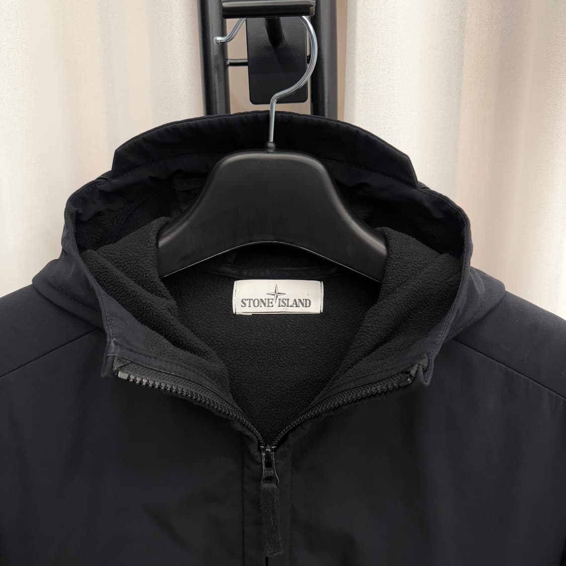 [M] 스톤아일랜드 소프트쉘 후드 바람막이 상품이미지3