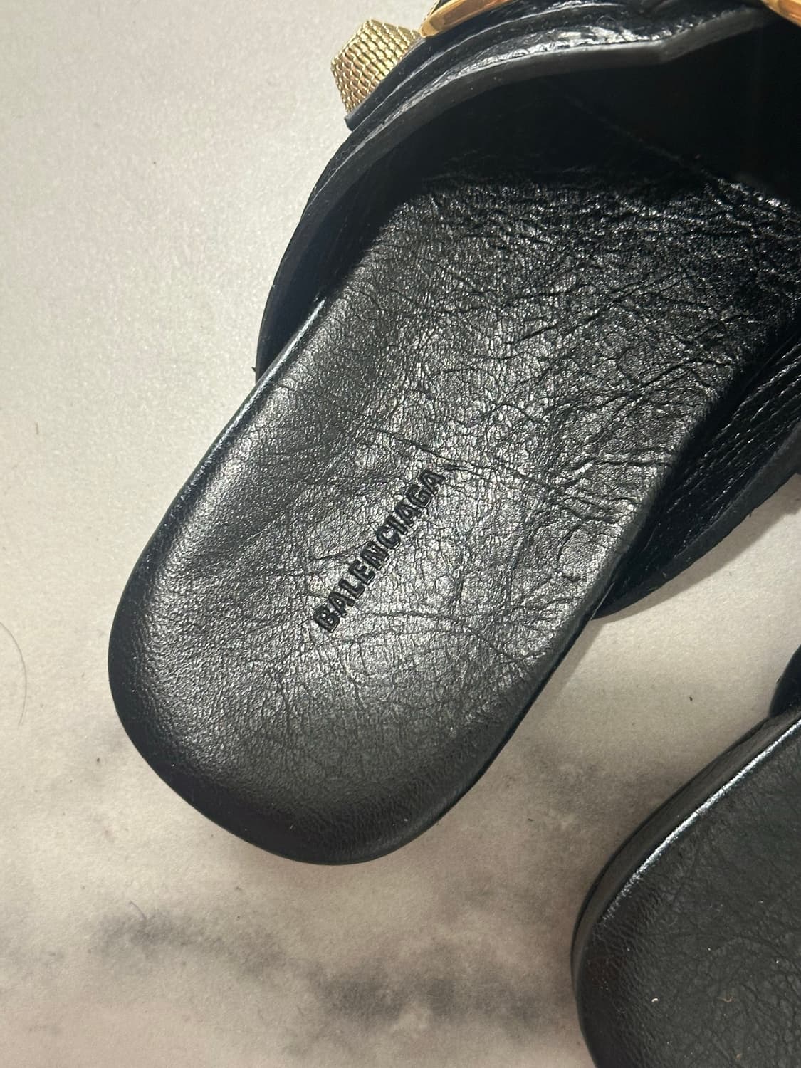 발렌시아가 코지 카고 뮬 팔아요 상품이미지4