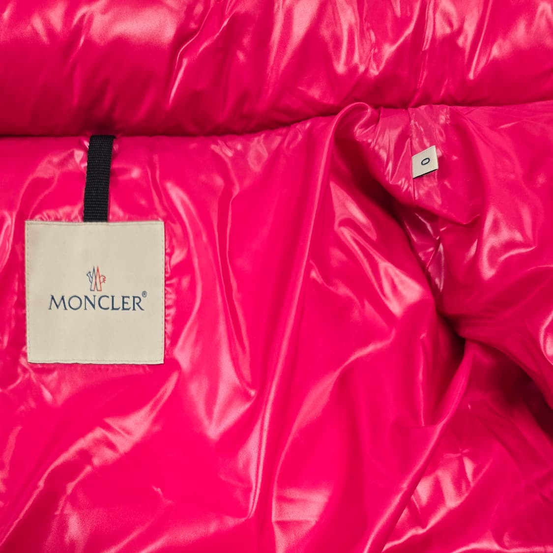 몽클레어 여성 핑크 벨벳 숏 패딩 0사이즈 판매 상품이미지5