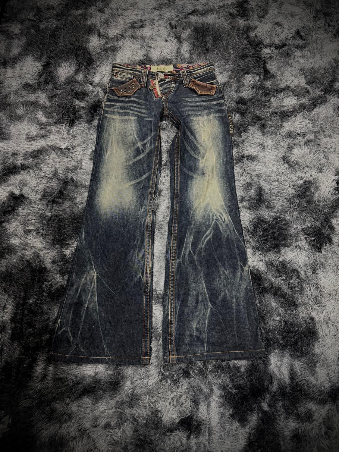 포켓 가죽 패치 워싱 로우라이즈 부츠컷 데님팬츠 상품이미지1