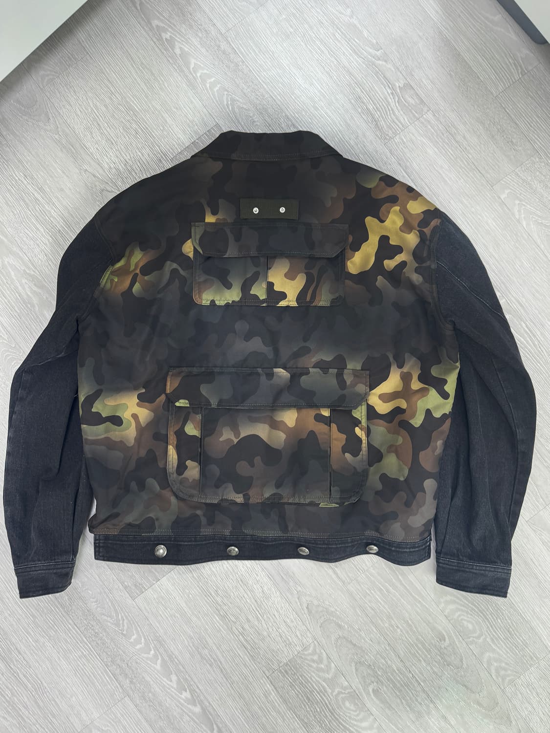 앤더슨벨 CAMOUFLAGE ZIP-UP DENIM JACKET 상품이미지5