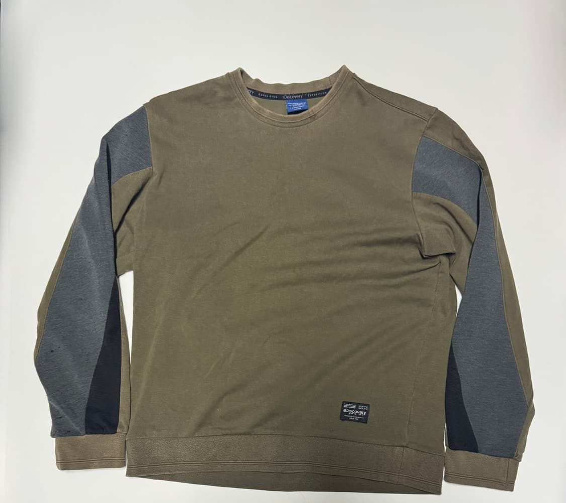 디스커버리 익스페디션 트레이닝 맨투맨 카키 XL ~ 2XL 상품이미지1