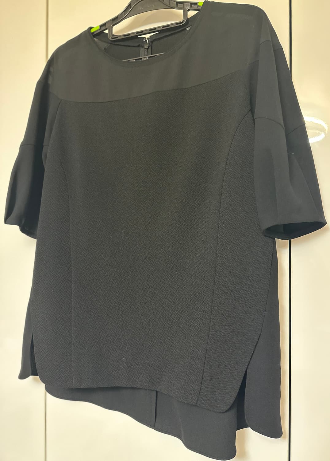 한섬SJSJ블랙 반팔 블라우스 상품이미지4