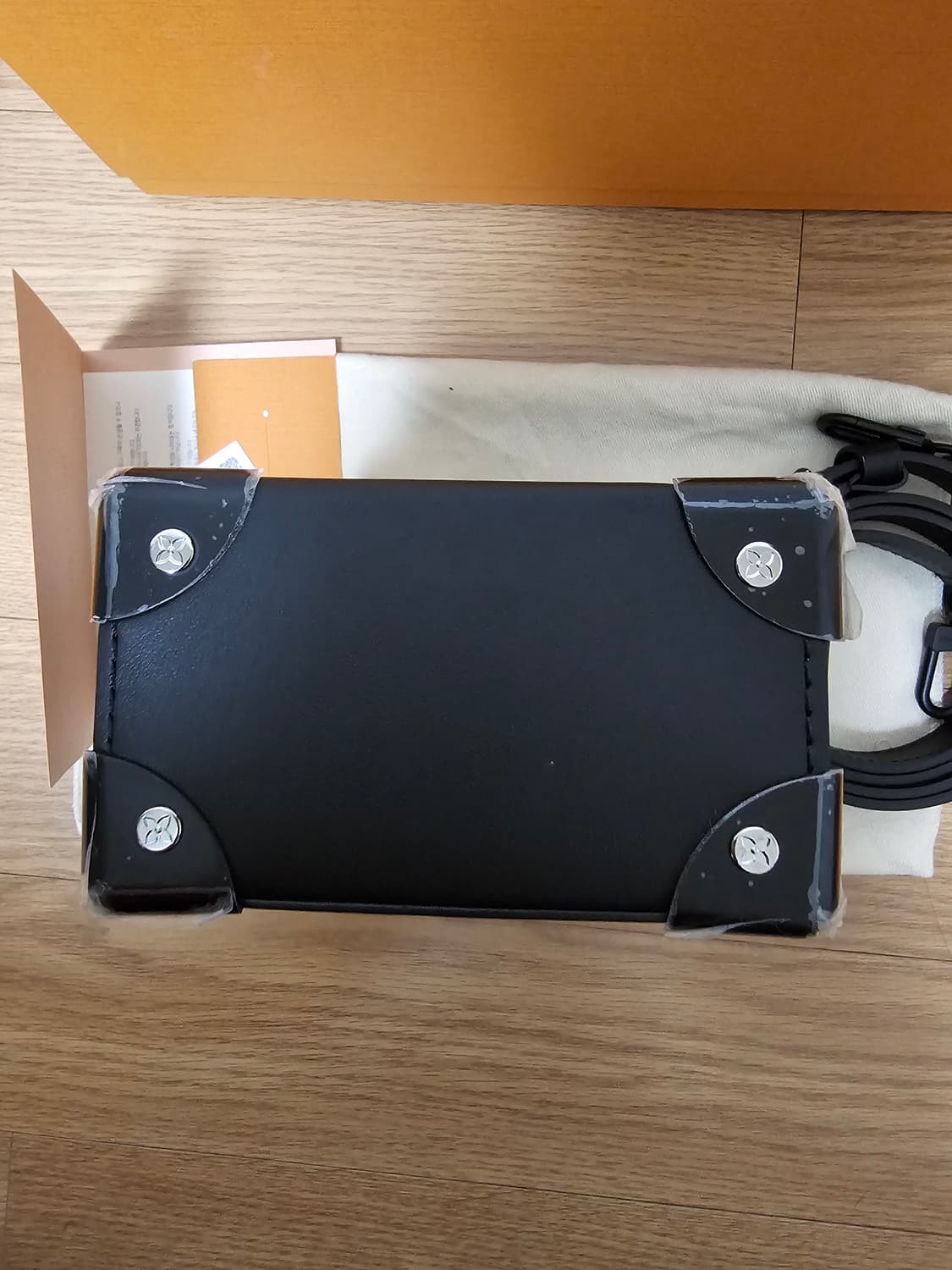 루이비통 버질아블로 s락 토리옹 버티컬 트렁크 크로스백 상품이미지6