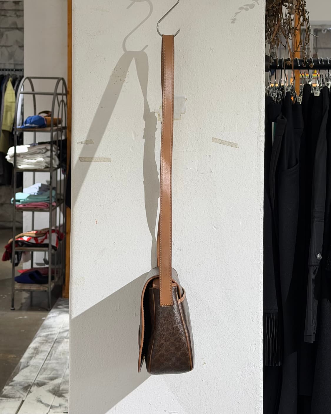 셀린느 브라운 마카담 크로스백 상품이미지5