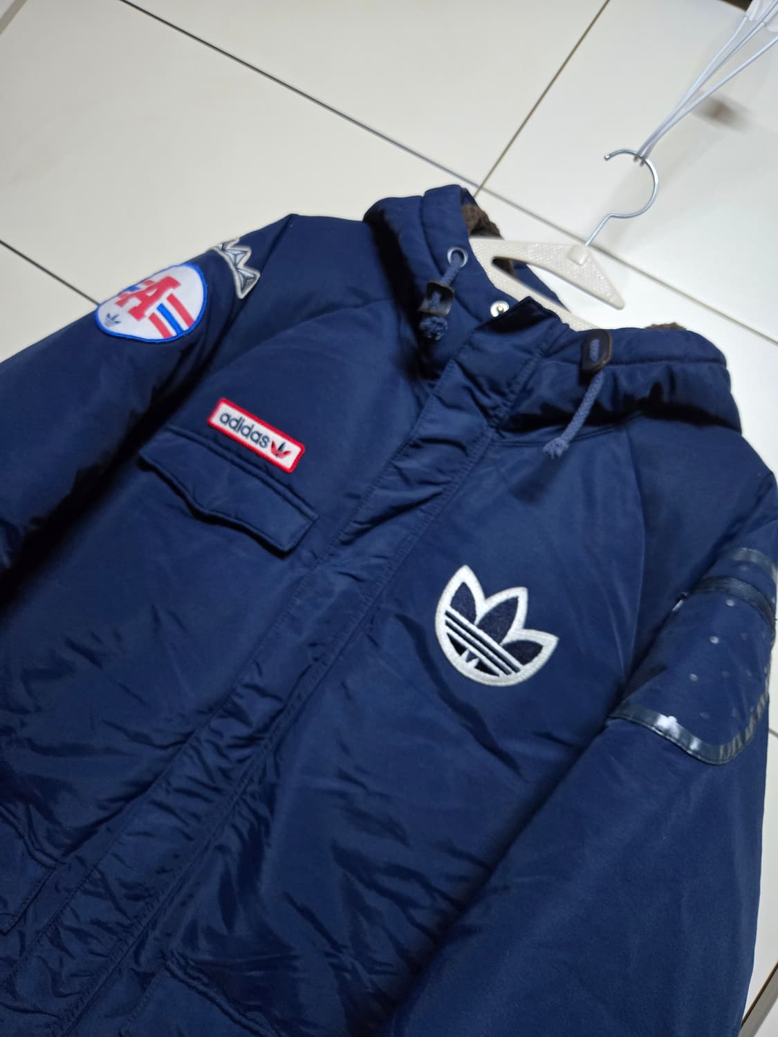 아디다스 덕다운 패치 네이비 패딩 상품이미지2