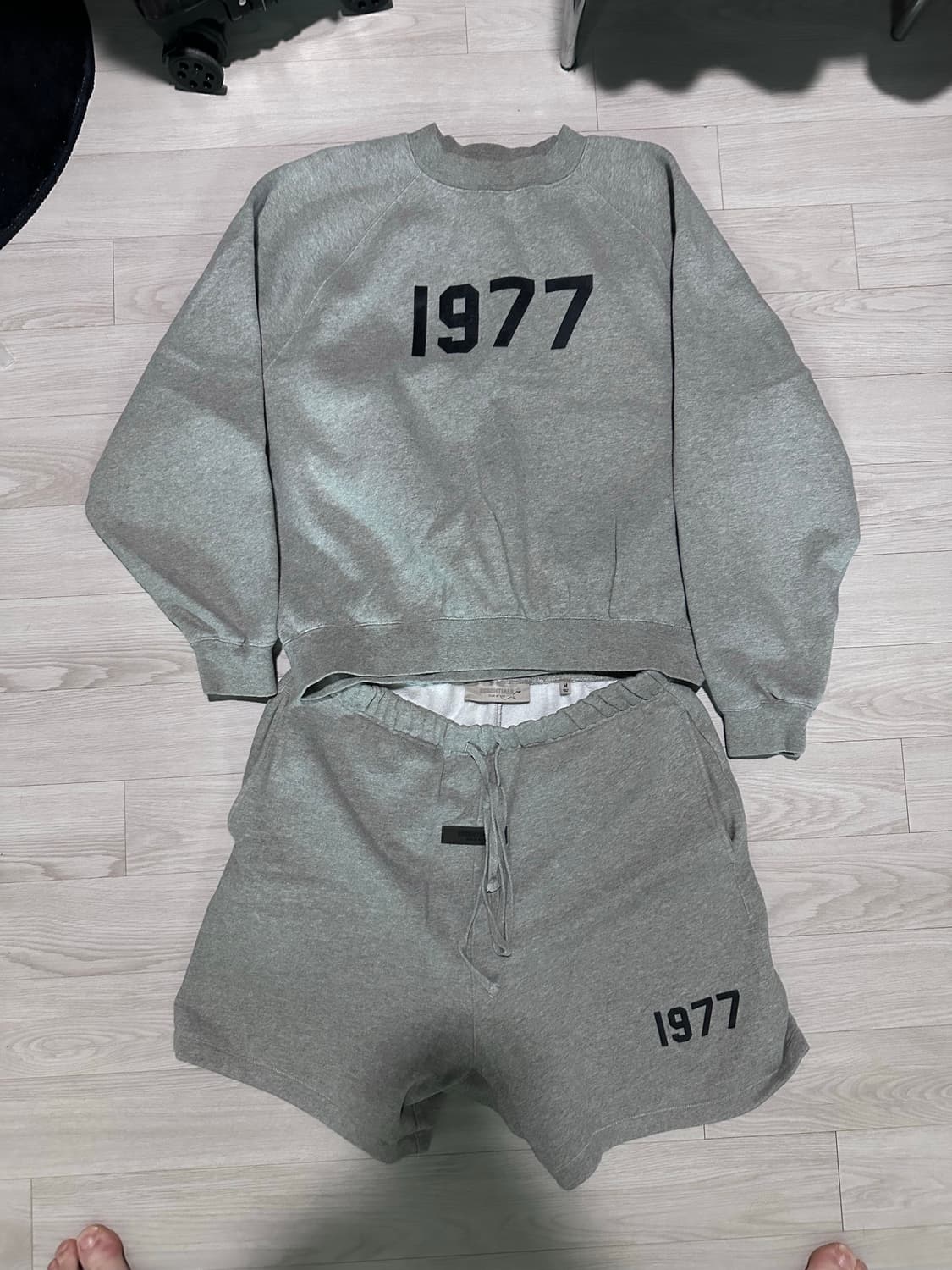 에센셜 1977 맨투맨 쇼츠 셋업 M / Fear of God Essen 상품이미지1
