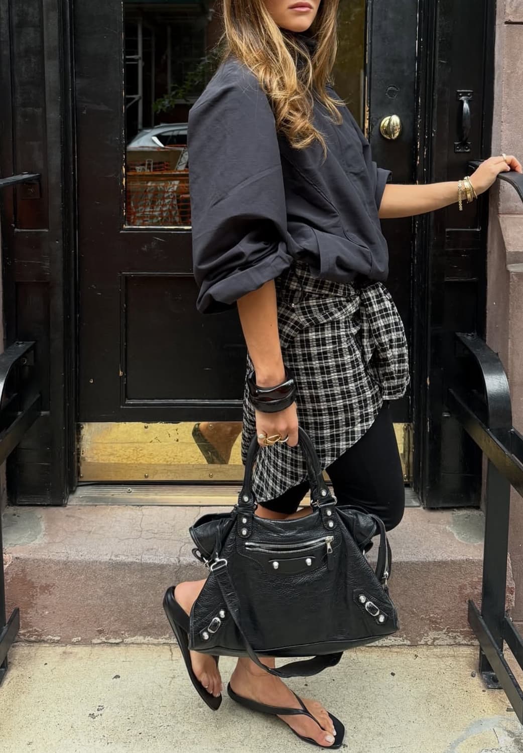 [SA 정품] 발렌시아가 시티 모터백 미디움 블랙 상품이미지8