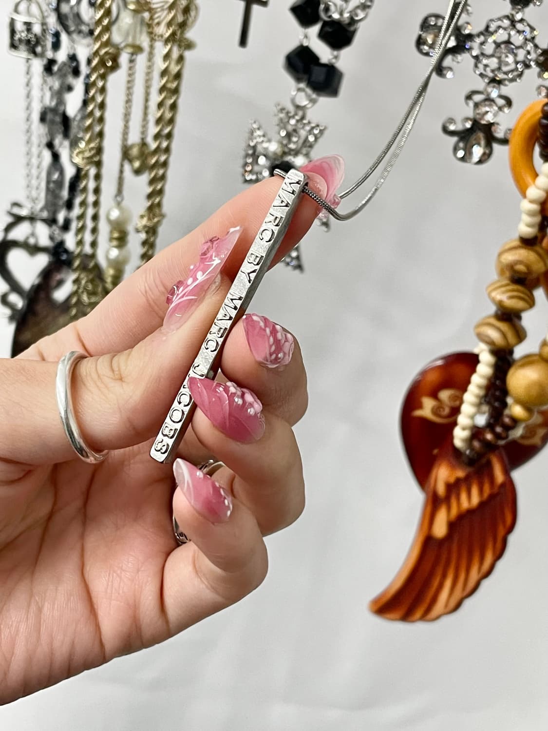 MBMJ 마크바이마크제이콥스 로고 바 네크리스 상품이미지1