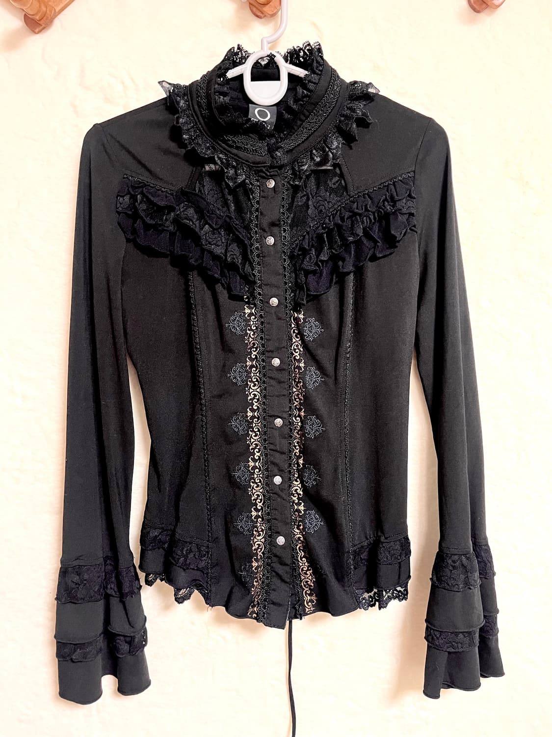 오즈온 블랙 롱슬리브리스 블라우스 상품이미지1