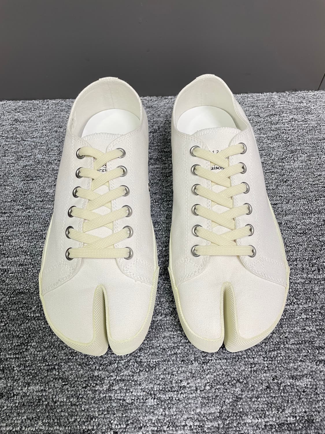 새상품 메종 마르지엘라 타비 스니커즈 화이트 43 사이즈 상품이미지6