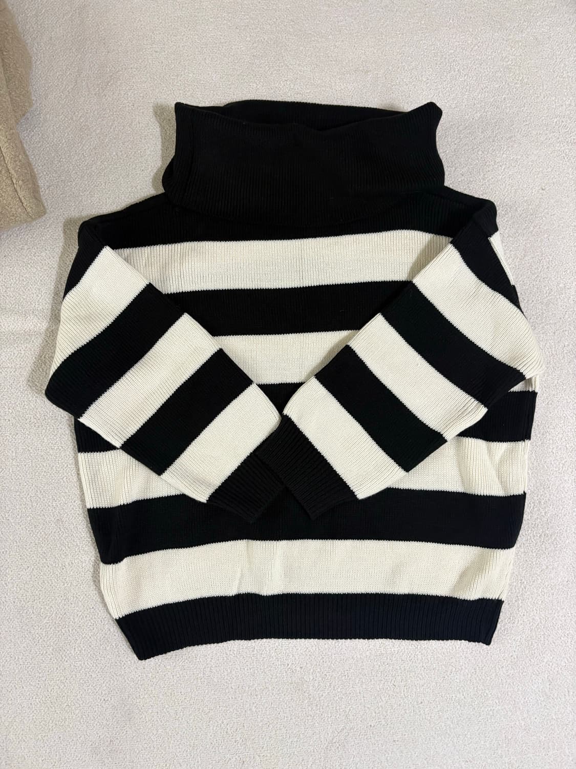 오프숄더 니트 상품이미지1