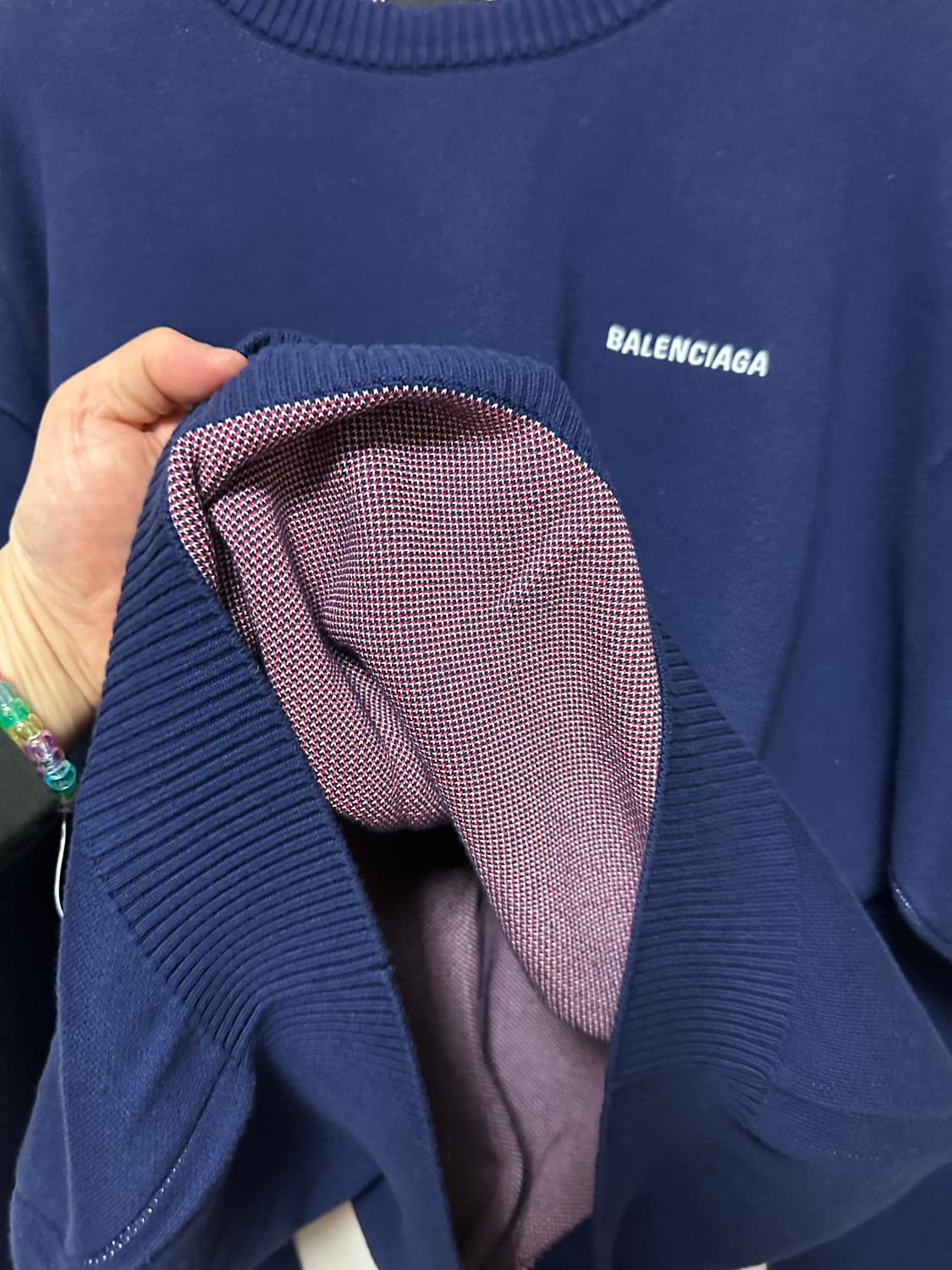 (새상품급!!) 22FW 발렌시아가 네이비 웨이브 로고 니트 L 상품이미지5