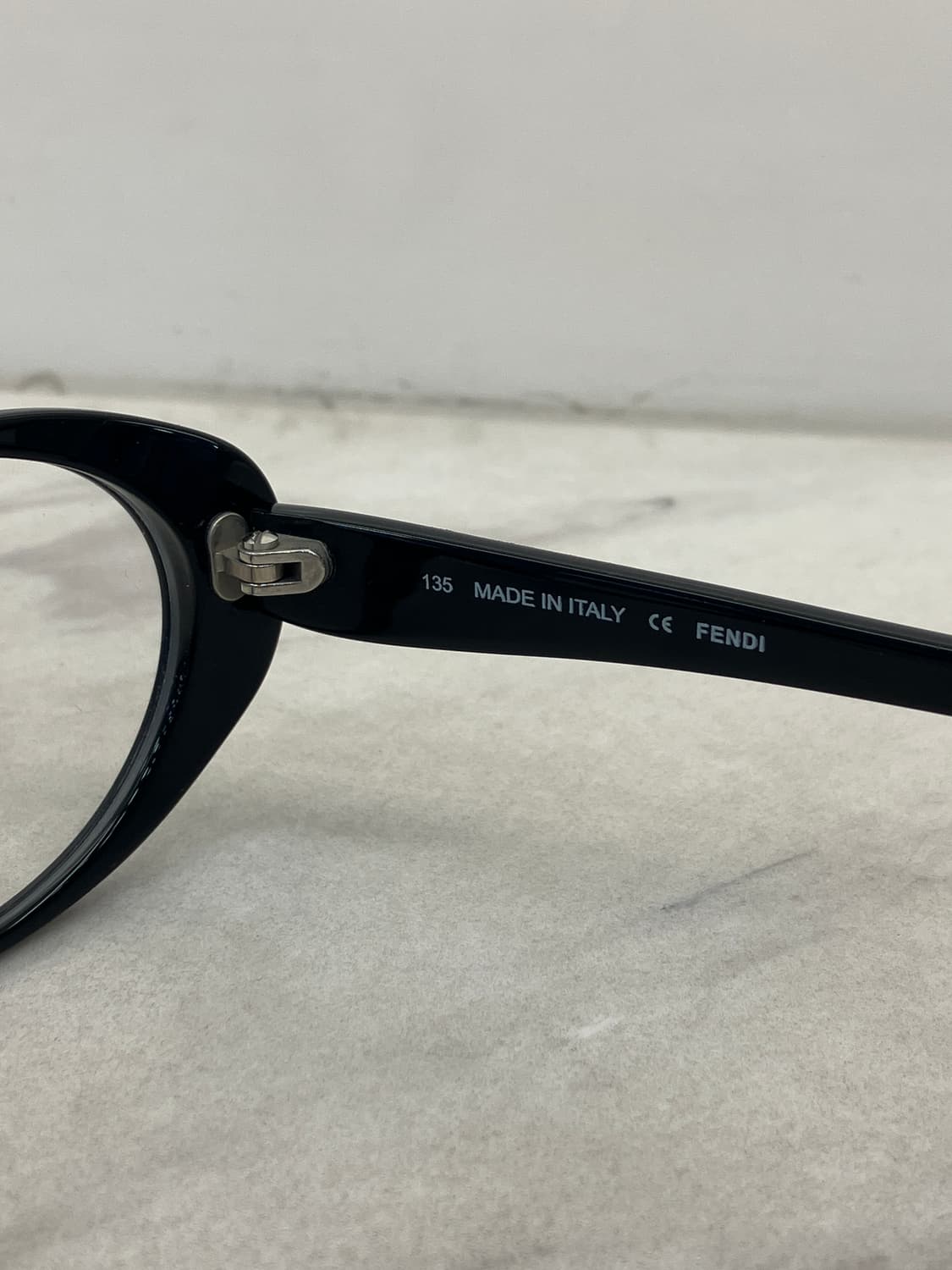 펜디 FENDI 긱시크 올 블랙 오벌 뿔테 안경 상품이미지7