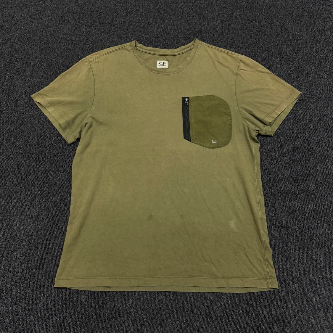 CP컴퍼니 포켓 카키 반팔티 상품이미지1