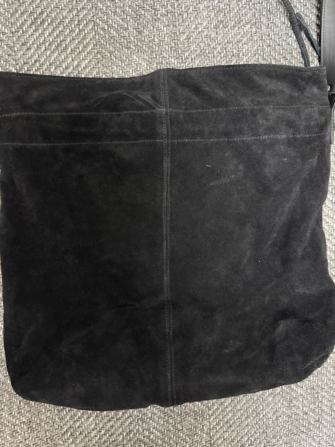 마지언타이틀 스웨이드 크로스백 상품이미지2