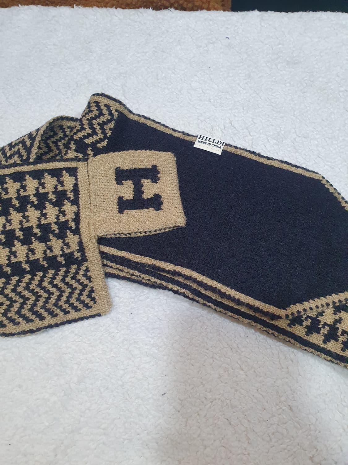 HILLDI H로고 패턴 머플러 블랙/베이지 2200318 상품이미지1